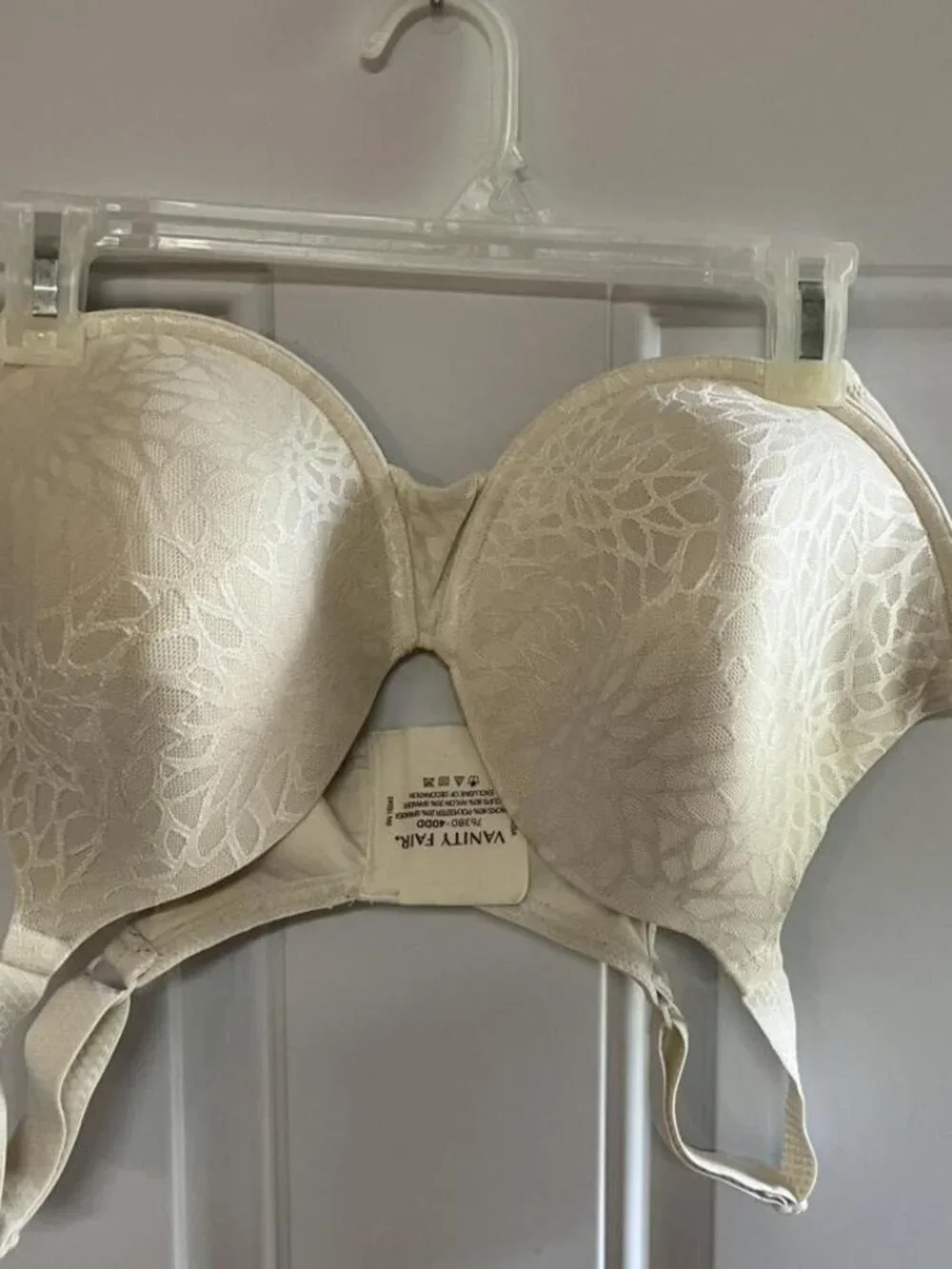 Woman's Vanity Fair Cream Color Bra with wire